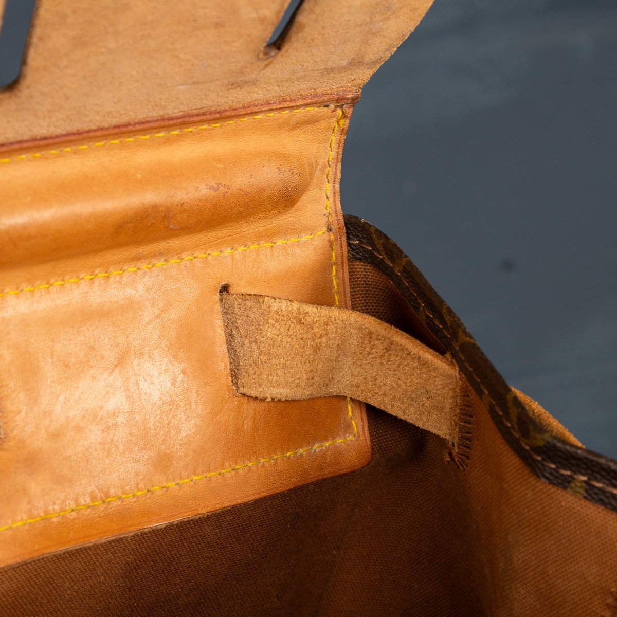 PUSHKIN'S - A 20thC LOUIS VUITTON STEAMER BAG IN MONOGRAM CANVAS, MADE IN FRANCE 3 - 26.jpg