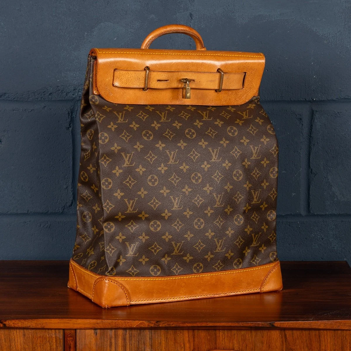 PUSHKIN'S - A 20thC LOUIS VUITTON STEAMER BAG IN MONOGRAM CANVAS, MADE IN FRANCE - 3.jpg