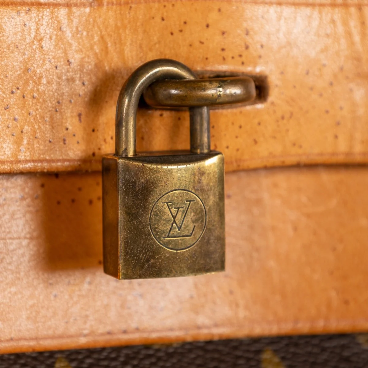 PUSHKIN'S - A 20thC LOUIS VUITTON STEAMER BAG IN MONOGRAM CANVAS, MADE IN FRANCE - 36.jpg