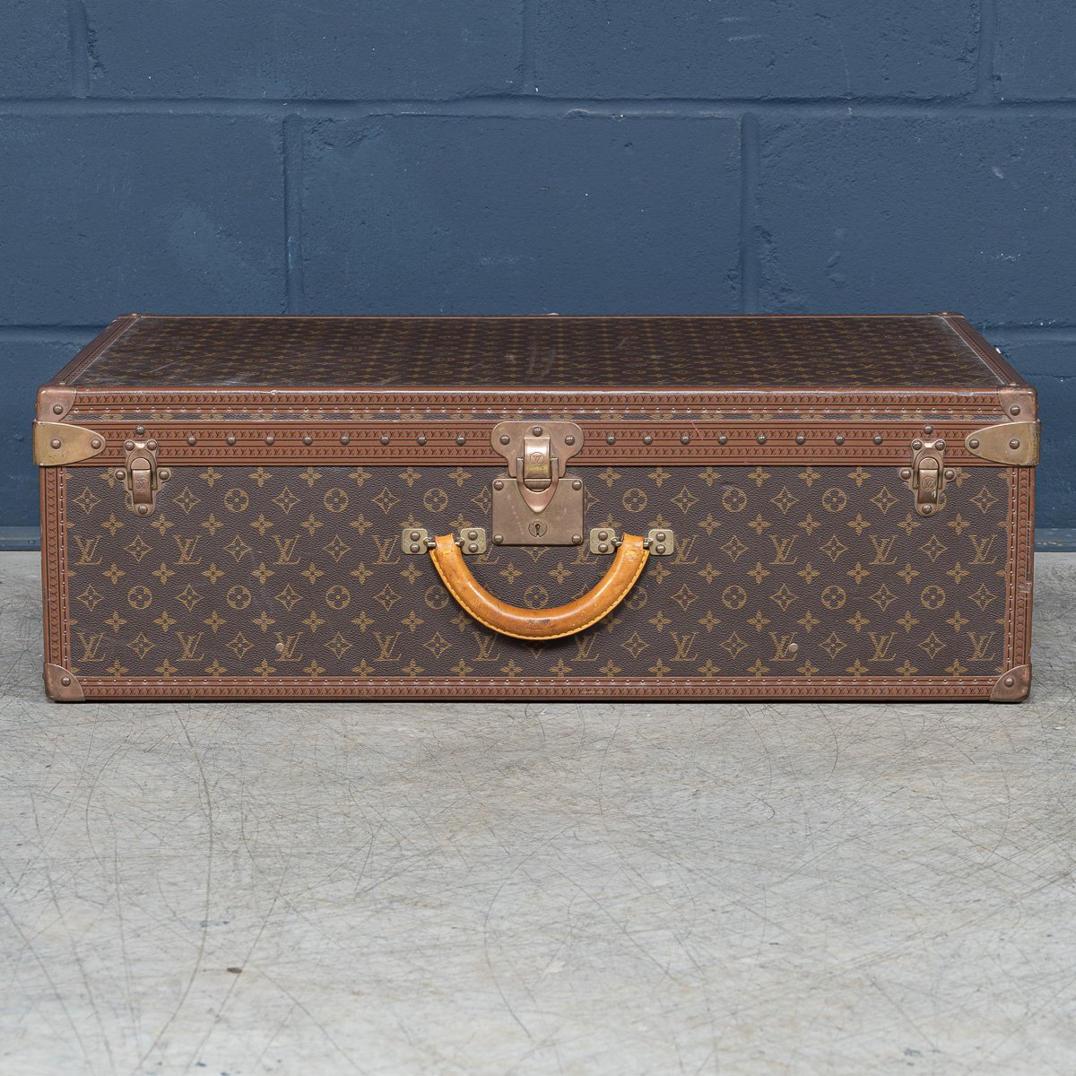 PUSHKINS.COM - B11399 - 20thC LOUIS VUITTON SUITCASE IN MONOGRAM CANVAS, FRANCE - 04.jpg