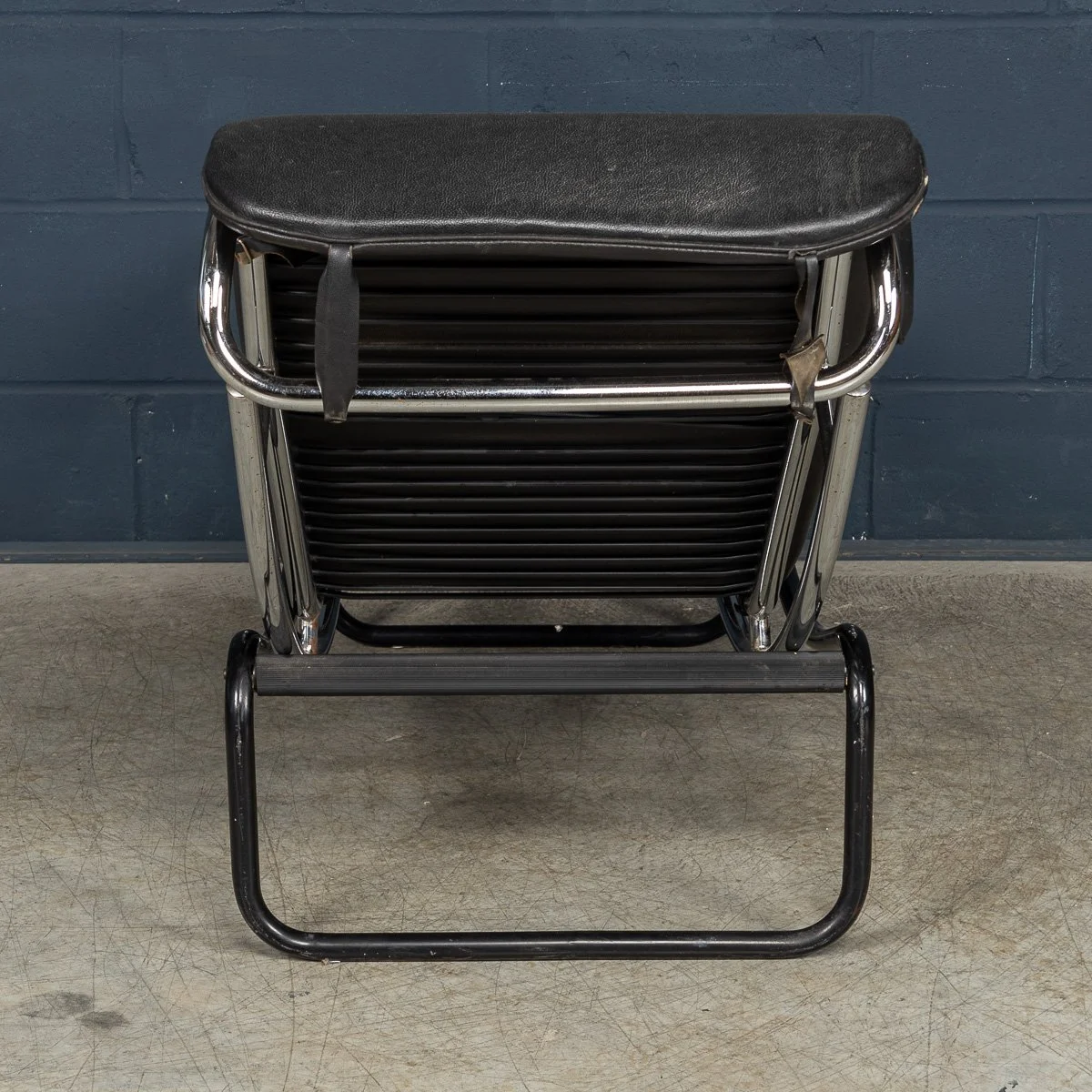 PUSHKINS.COM - B11416 - 20thC ITALIAN BLACK LEATHER CHAISE LOUNGE AFTER LE CORBUSIER c.1980 - 06.jpg