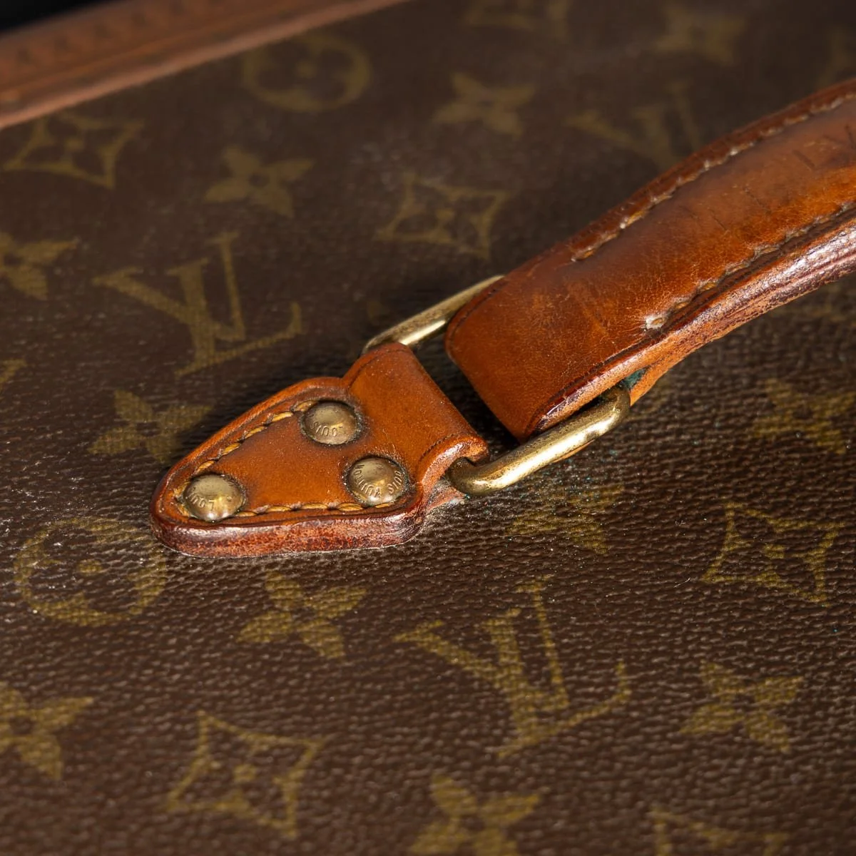 PUSHKINS.COM - D11760 - 20thC LOUIS VUITTON VANITY CASE IN MONOGRAM CANVAS, MADE IN FRANCE c.1960 - 20.jpg