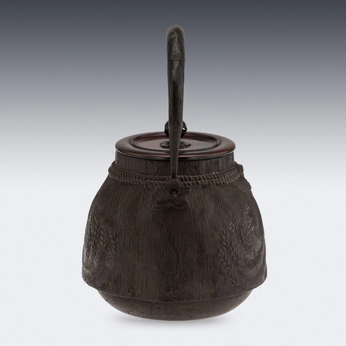 PUSHKINS.COM - G11927 - ANTIQUE 19thC JAPANESE CAST IRON 'RYUBUNDOA' CARVED TETSUBIN KETTLE c.1890 - 06.jpg