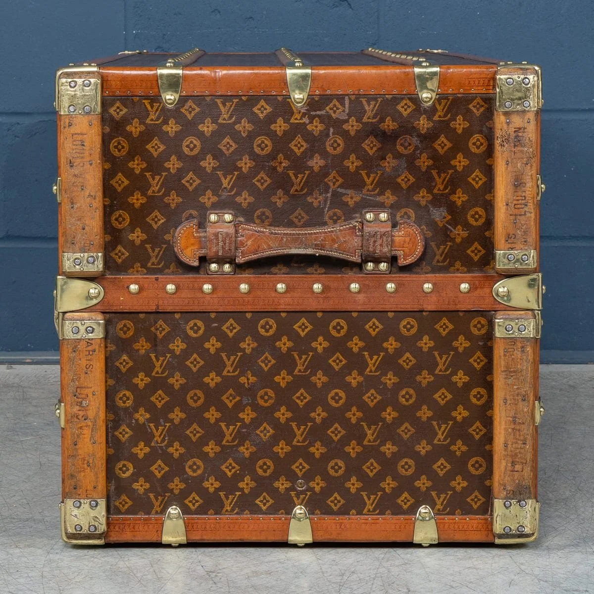 PUSHKINS.COM - B12014 - 20thC LOUIS VUITTON WARDROBE TRUNK IN MONOGRAM CANVAS, FRANCE c.1930 - 10.jpg