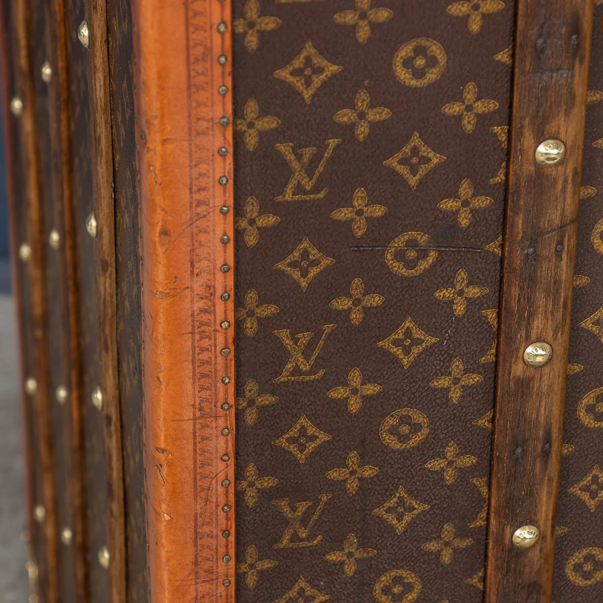 PUSHKINS.COM - B11504d - ANTIQUE 20thC LOUIS VUITTON HAT TRUNK IN WOVEN CANVAS, FRANCE c.1890 - 41.jpg