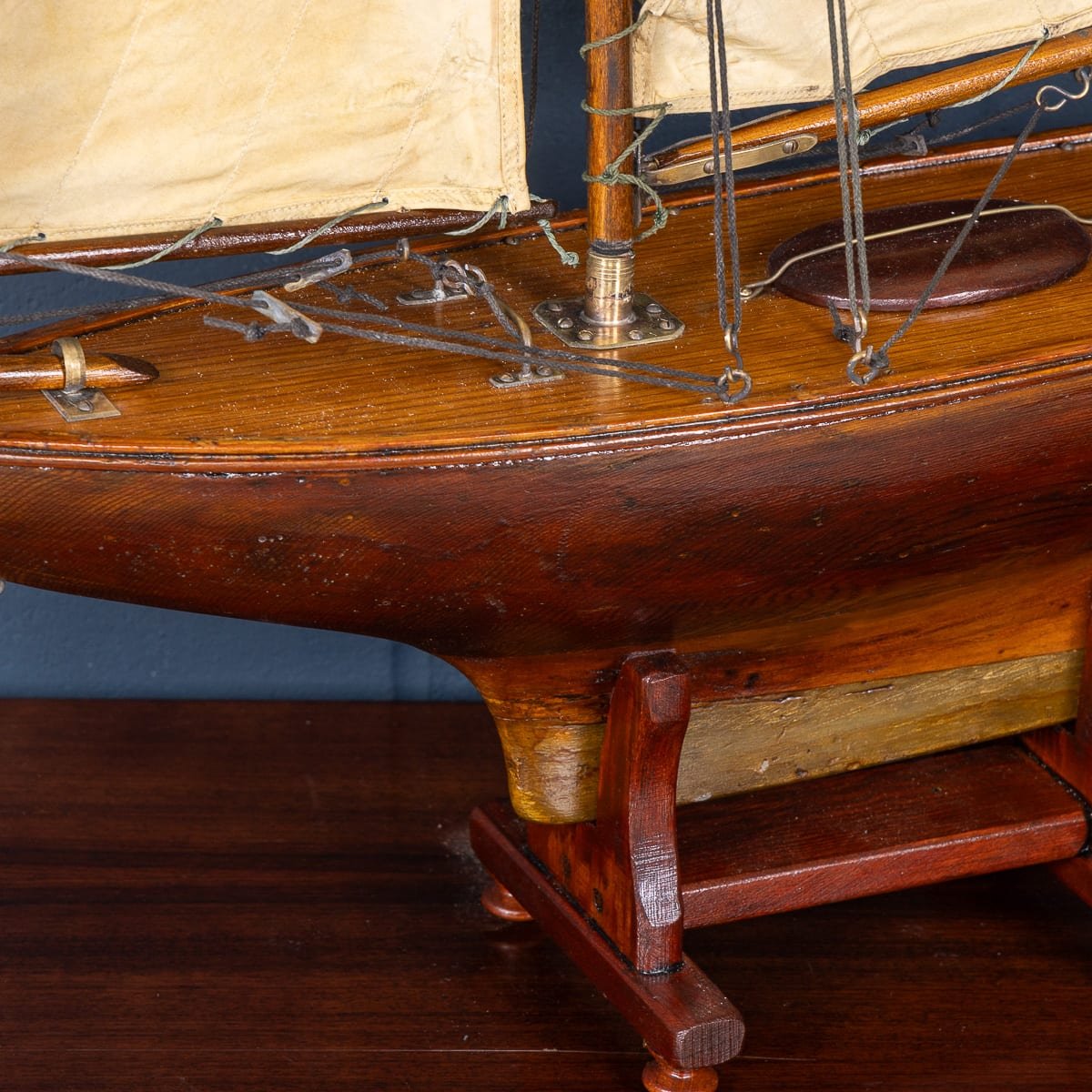 PUSHKINS.COM - B12033 - VINTAGE 20thC ENGLISH CARVED HULL POND YACHT c.1930 - 15.jpg