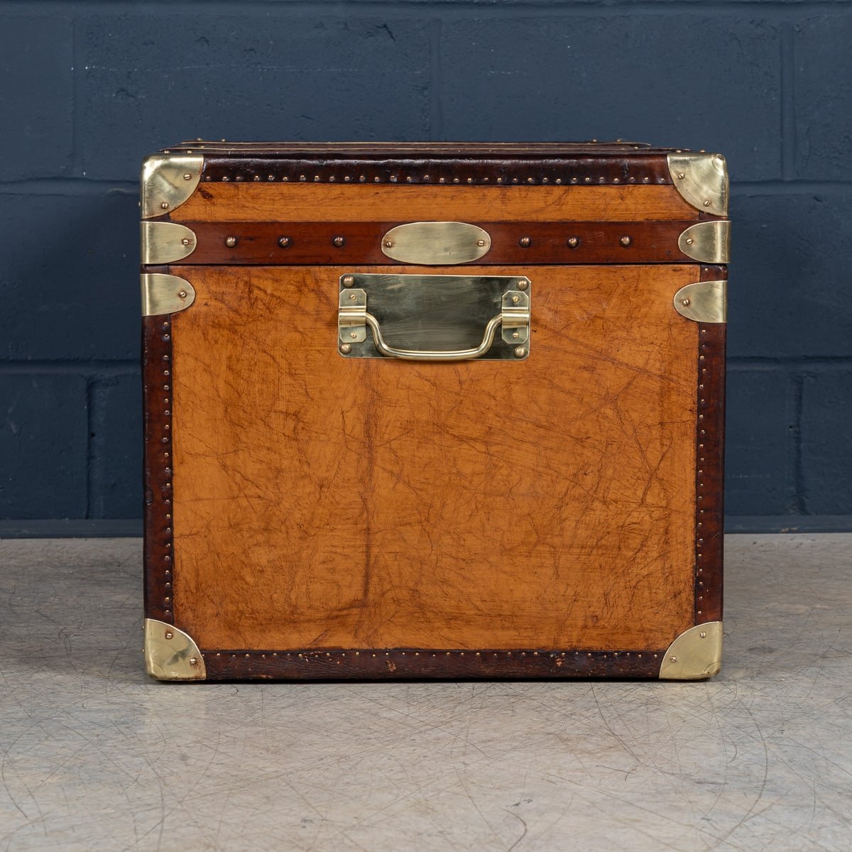 PUSHKINS.COM - B11236 - 20thC LEATHER CLAD ENGLISH ARMY : NAVY STYLE TRUNK - 07.jpg