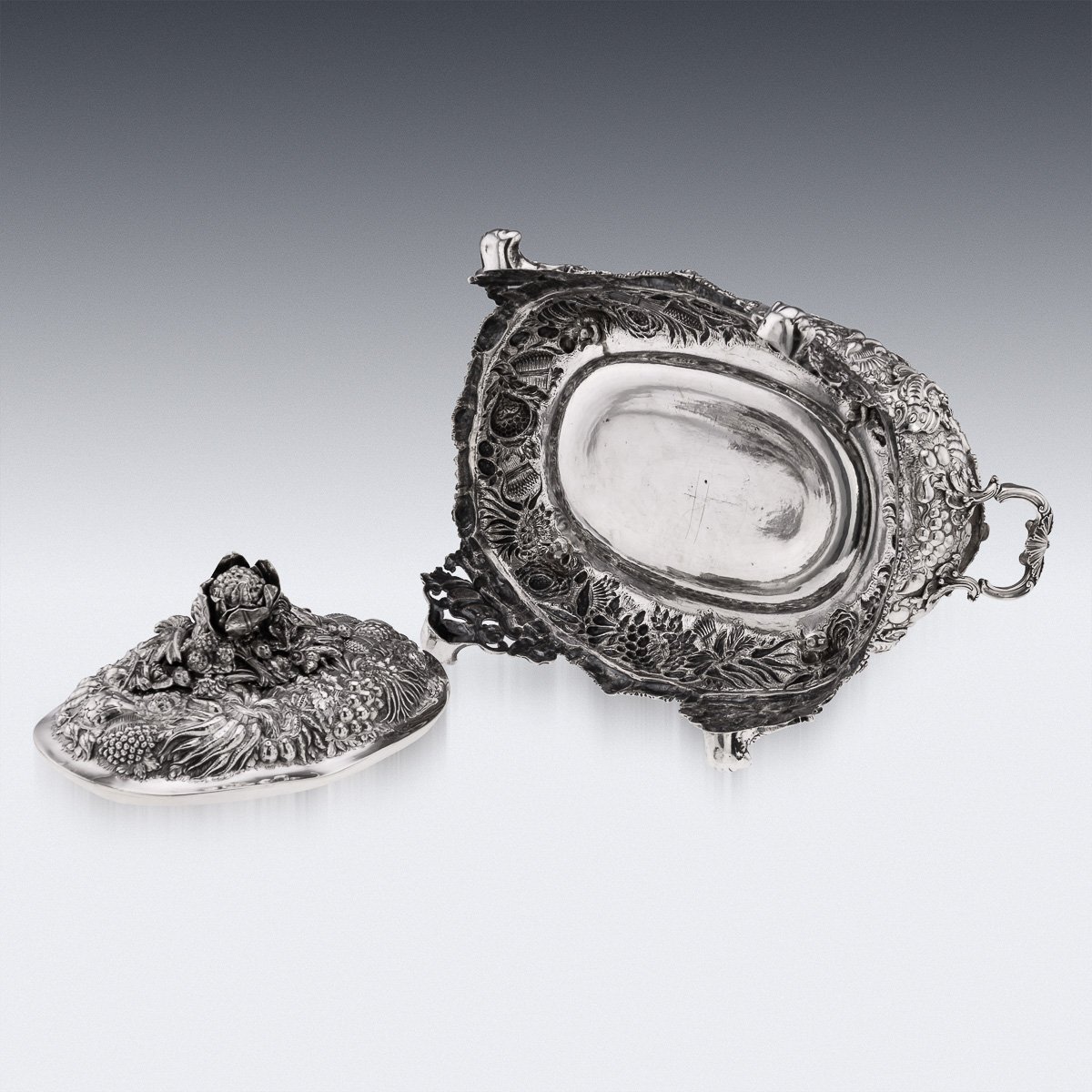 PUSHKINS.COM - B00060 - ANTIQUE 19thC GEORGIAN SOLID SILVER SOUP TUREEN BY EDWARD FARRELL, LONDON c.1823 - 09.jpg