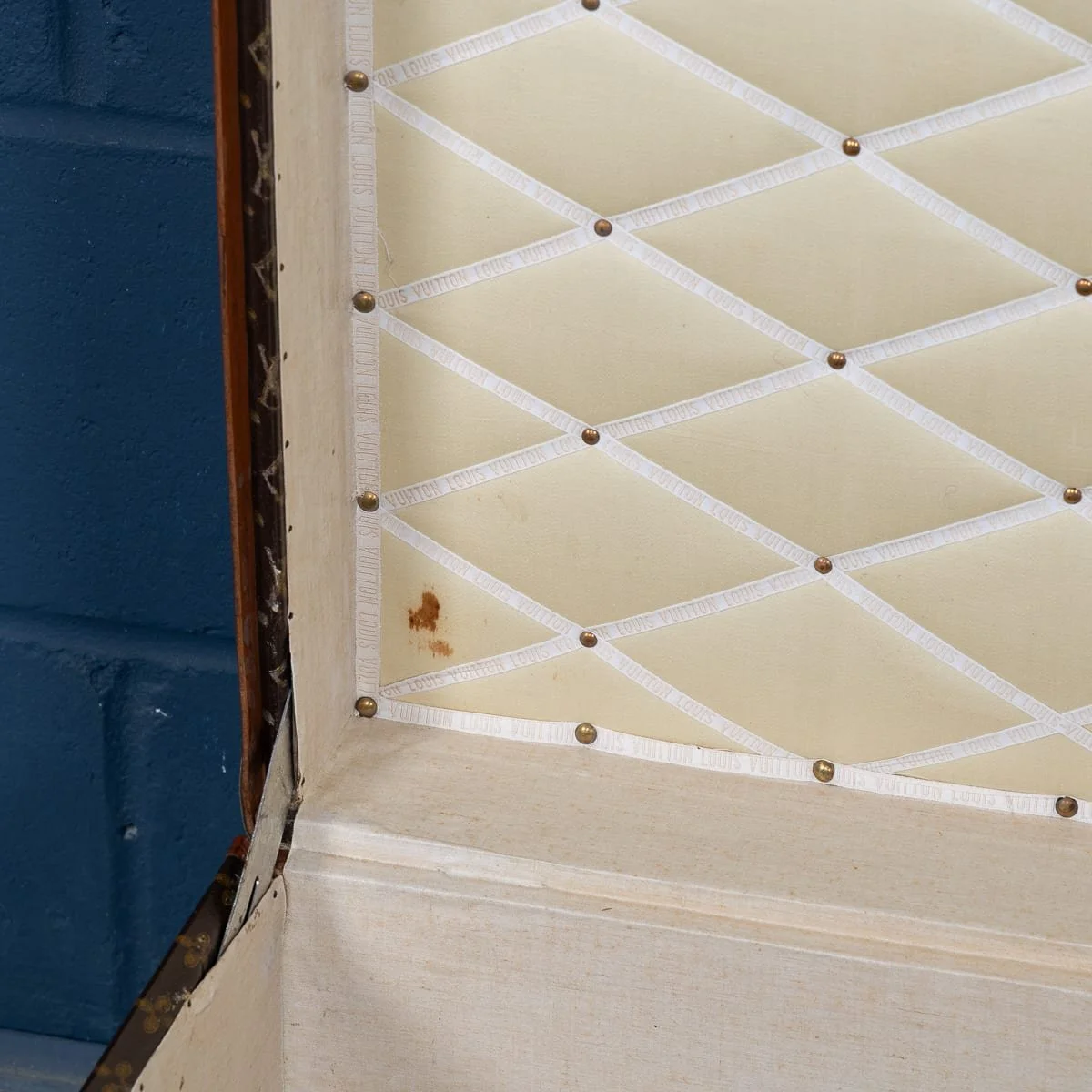 PUSHKINS.COM - B12020h - 20thC LOUIS VUITTON CABIN TRUNK IN MONOGRAM CANVAS, FRANCE c.1930 - 20.jpg