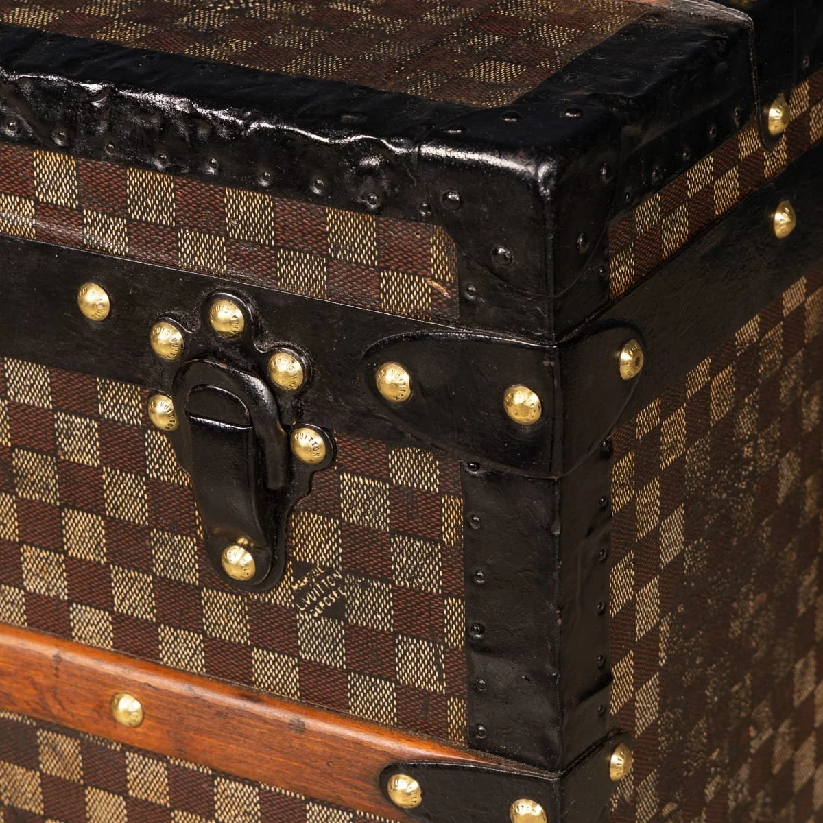 PUSHKINS.COM - B11870 - ANTIQUE 20thC LOUIS VUITTON 'MALLE HAUTE' TRUNK IN DAMIER CANVAS, FRANCE c.1900 - 23.jpg