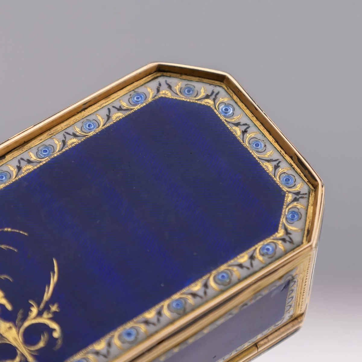 PUSHKINS.COM - A00129 - ANTIQUE 19thC GERMAN 18K GOLD & ENAMEL SNUFF BOX, HANAU c.1820 - 24.jpg
