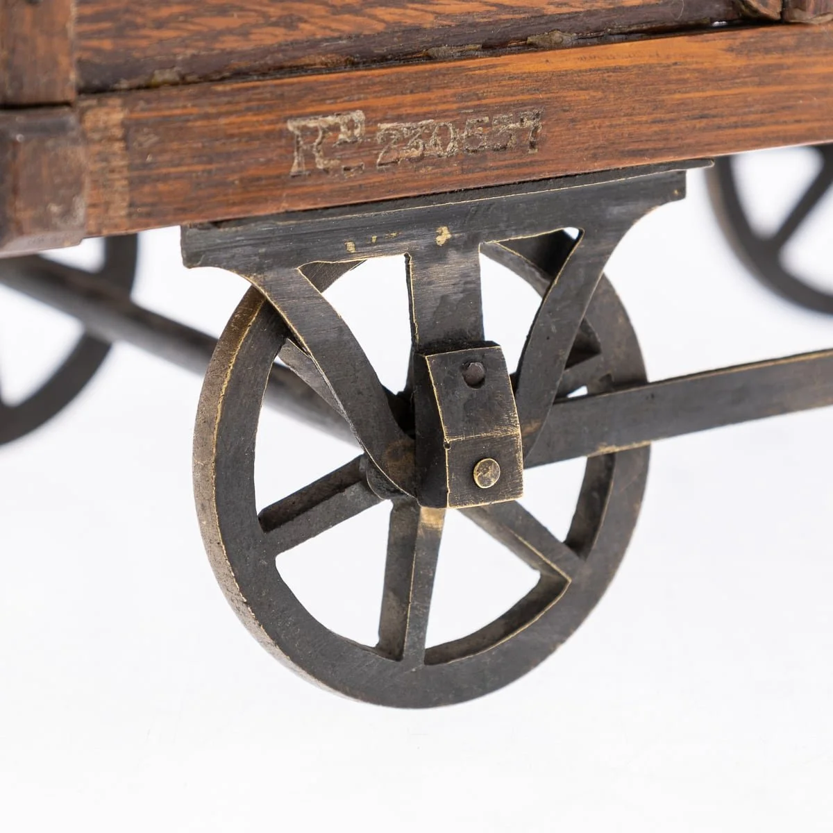 PUSHKINS.COM - ANTIQUE 20thC EDWARDIAN OAK GWR RAILWAY LOCOMOTIVE TENDER BOX c.1900 - 1204.jpg