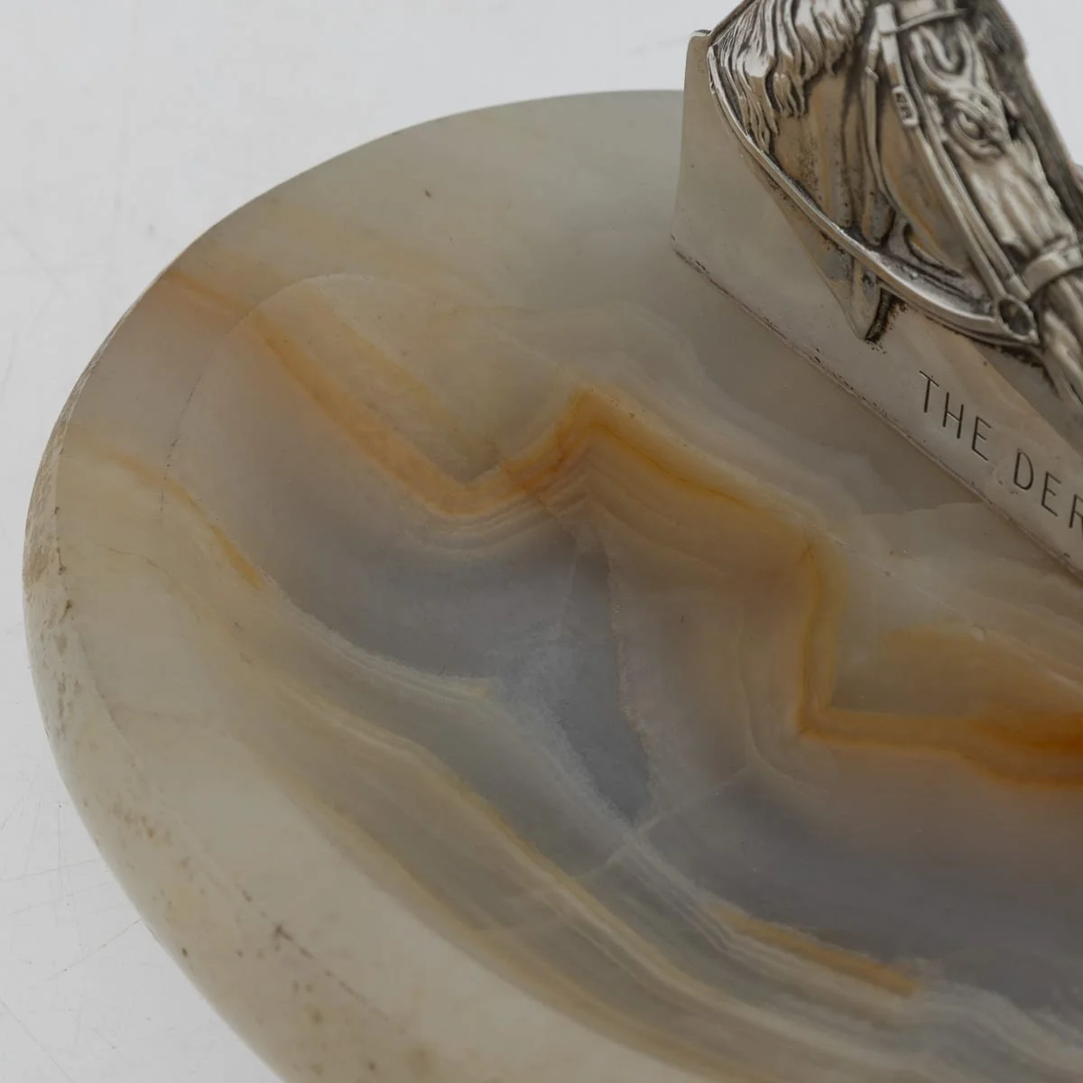 PUSHKINS.COM - J12217 - VINTAGE 20thC ENGLISH SOLID SILVER & AGATE HORSE RACING THEMED ASHTRAY c.1957 - 10.jpg
