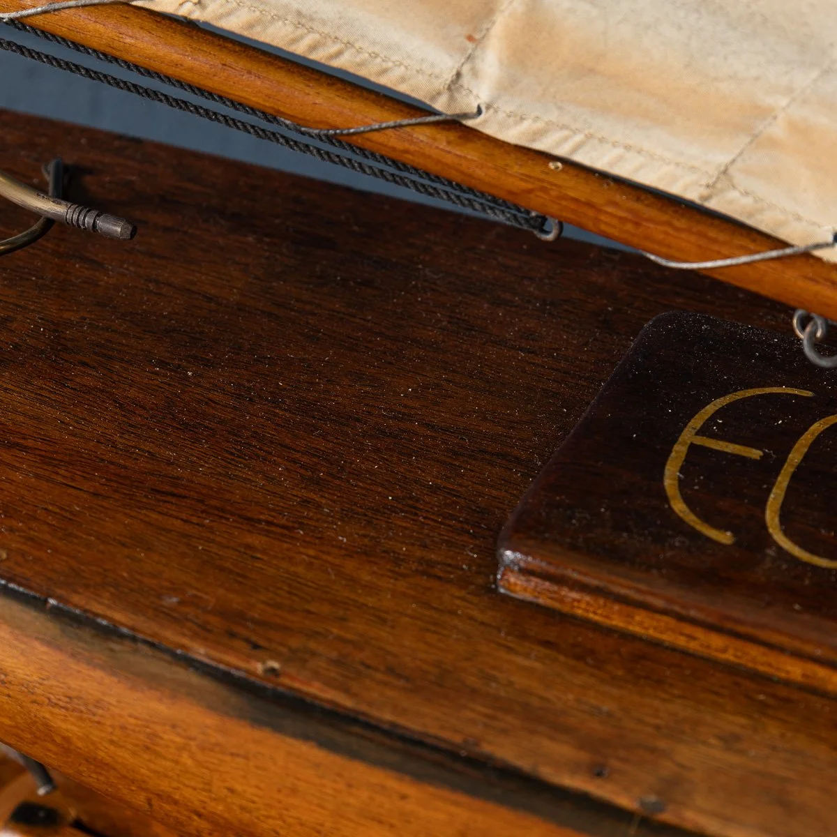 PUSHKINS.COM - B11425 - VINTAGE 20thC ENGLISH GAFF RIGGED %22J CLASS%22 POND YACHT c.1930 - 47.jpg