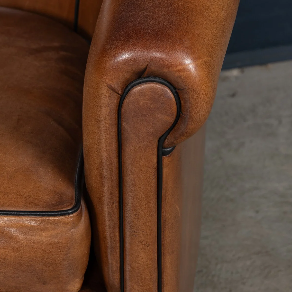PUSHKINS.COM - B11463 - A PAIR OF 20thC DUTCH SHEEPSKIN LEATHER TUB CHAIRS - 28.jpg