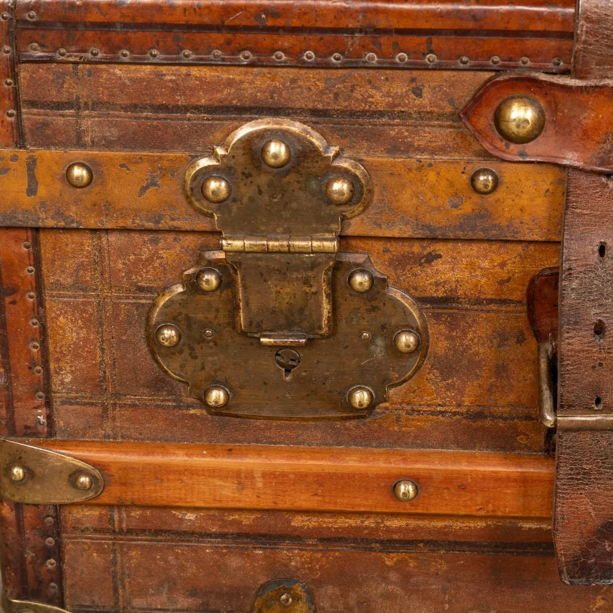 PUSHKINS.COM - Z12137 - ANTIQUE 19thC VICTORIAN LEATHER TRAVEL TRUNK c.1870 - 25.jpg