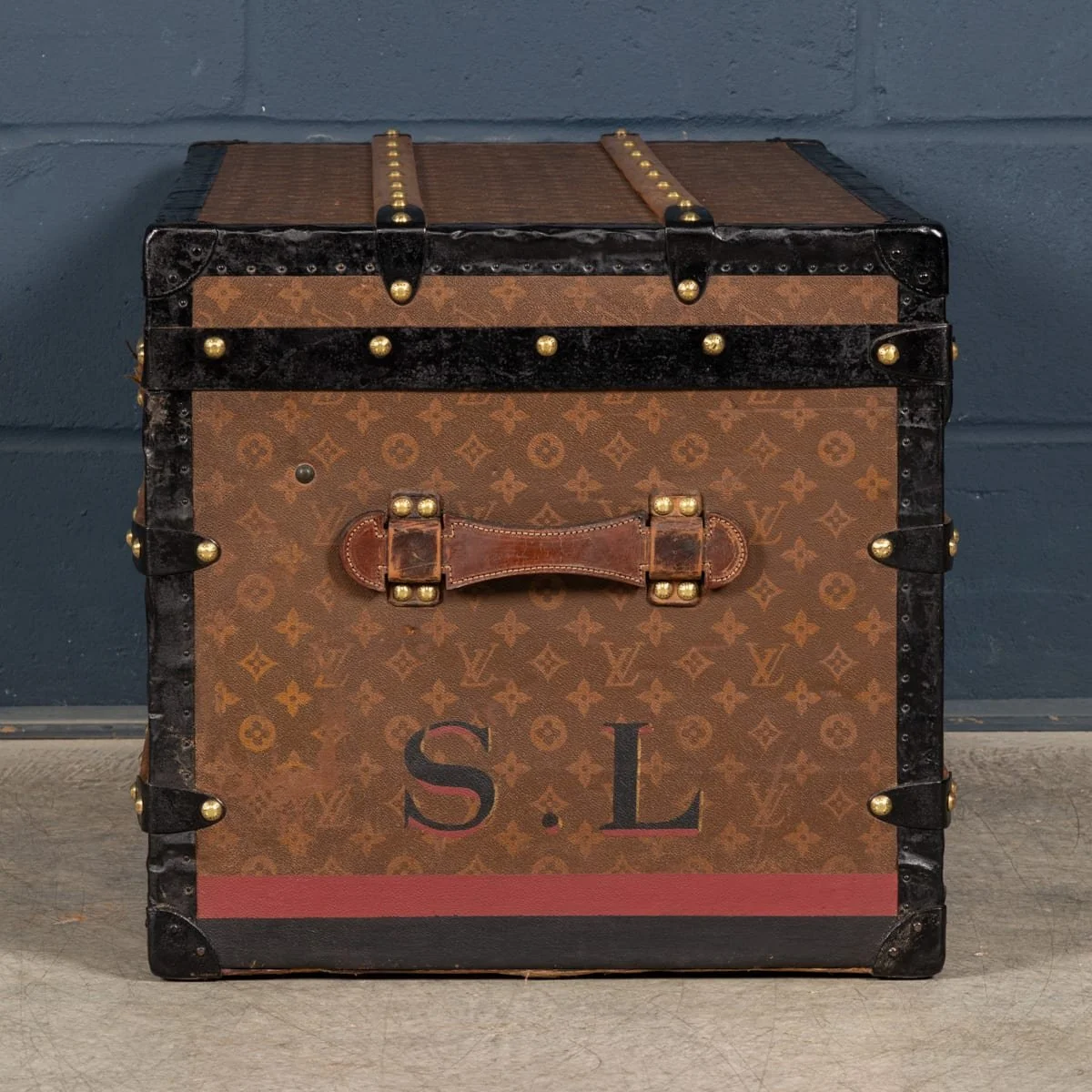 PUSHKINS.COM - B12253w - ANTIQUE 20thC LOUIS VUITTON STEAMER TRUNK IN MONOGRAM CANVAS, FRANCE c.1920 - 08.jpg