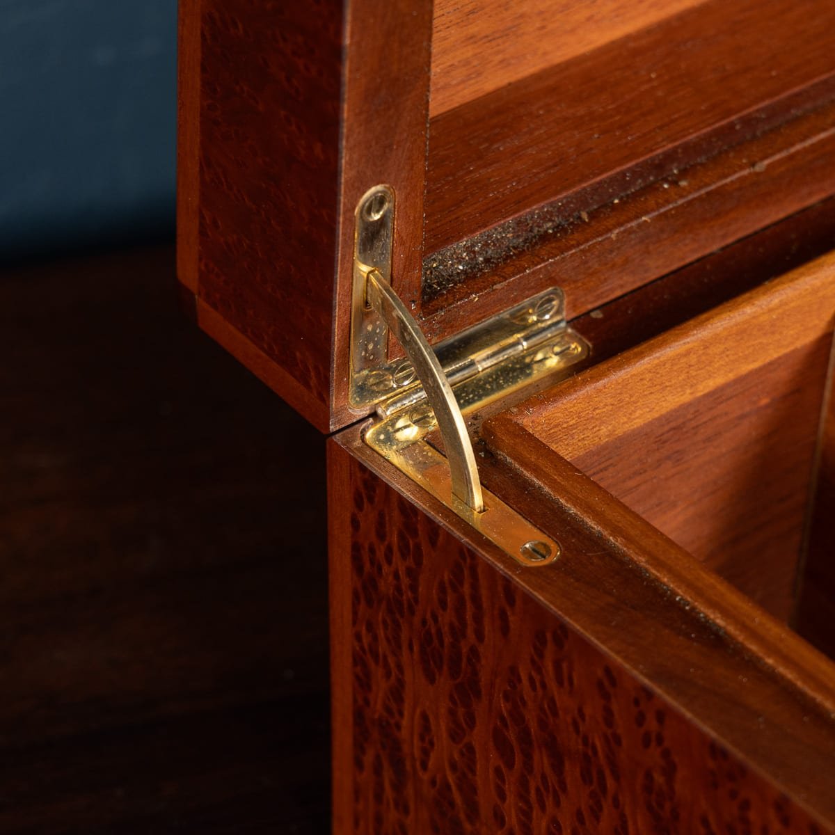 PUSHKINS.COM - B12031 - VINTAGE 20thC BURR WALNUT CIGAR HUMIDOR BY DUNHILL, ENGLAND - 20.jpg