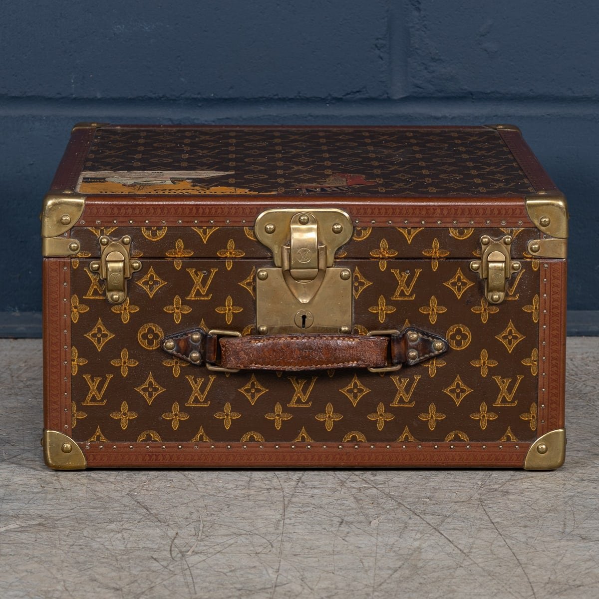 PUSHKINS.COM - B11235d - 20thC LOUIS VUITTON HAT CASE IN MONOGRAM CANVAS, CONVERTED INTO A HUMIDOR c.1950 - 04.jpg