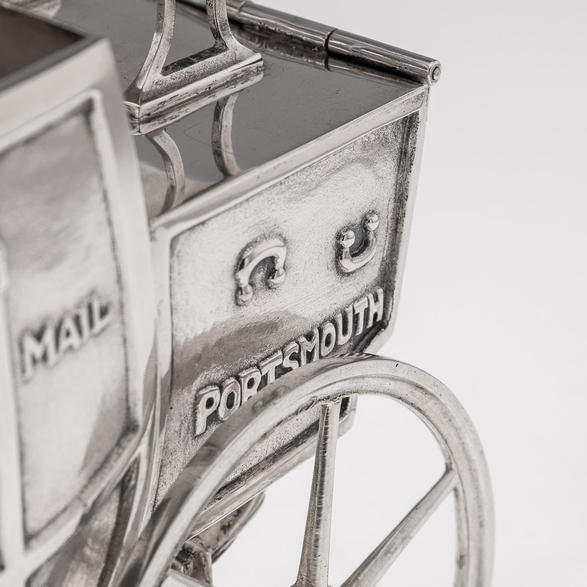 PUSHKIN'S - NOVELTY 20thC AMERICAN SOLID SILVER SMOKING COMPENDIUM, GORHAM c.1930 - 15.jpg