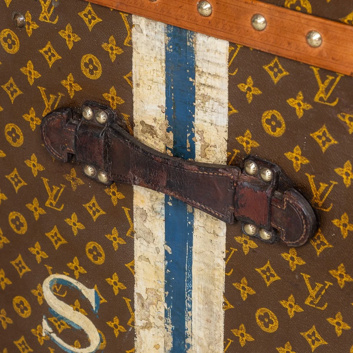 PUSHKIN'S - ANTIQUE 20thC LOUIS VUITTON HAT TRUNK IN MONOGRAM CANVAS, PARIS c.1920 - 34.jpg