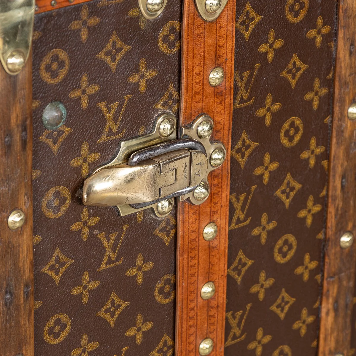 PUSHKINS.COM - B11504d - ANTIQUE 20thC LOUIS VUITTON HAT TRUNK IN WOVEN CANVAS, FRANCE c.1890 - 34.jpg