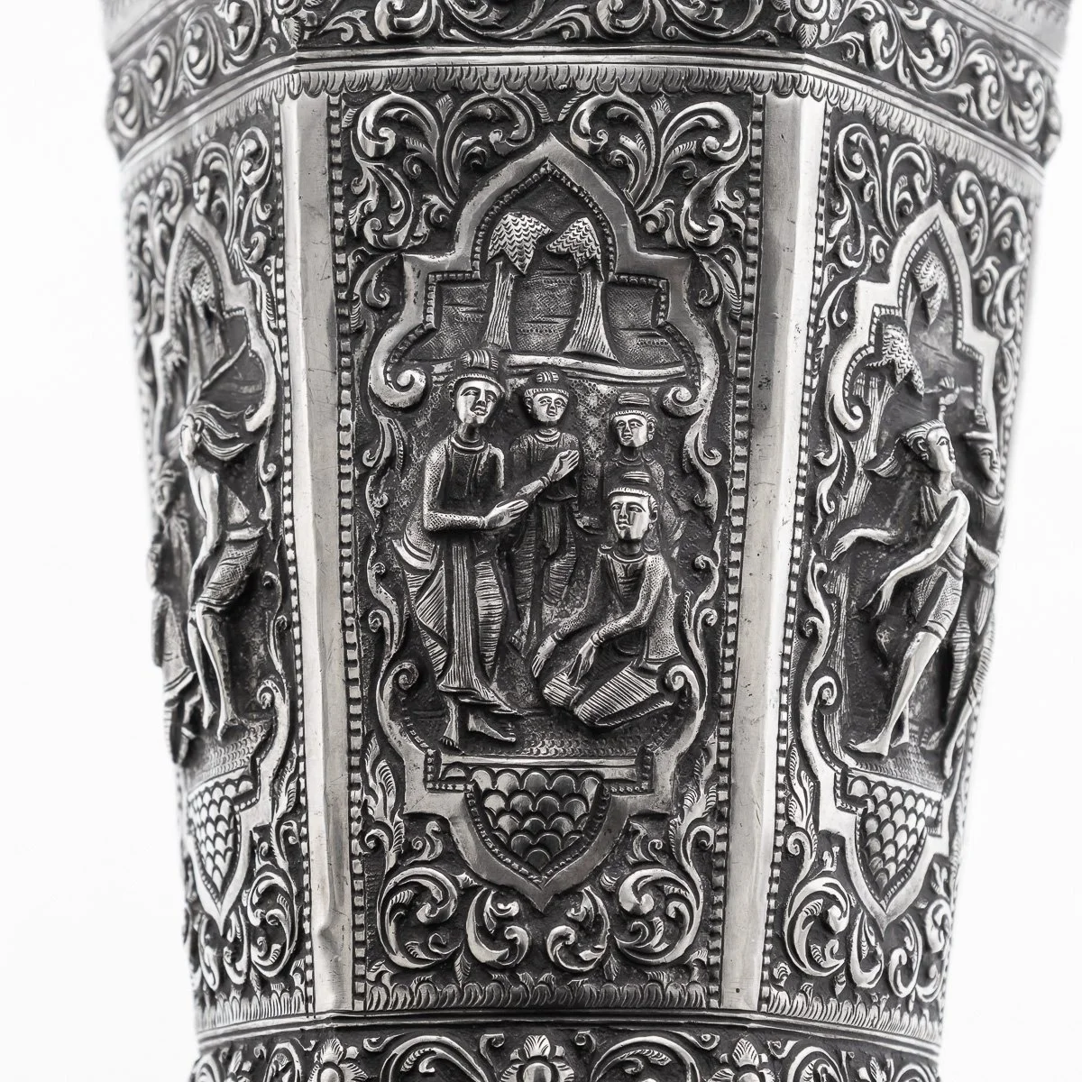 PUSHKINS.COM - DO11786 - ANTIQUE 20thC BURMESE REPOUSSÉ SOLID SILVER "VESSANTARA JATAKA" VASE c.1915 - 18.jpg