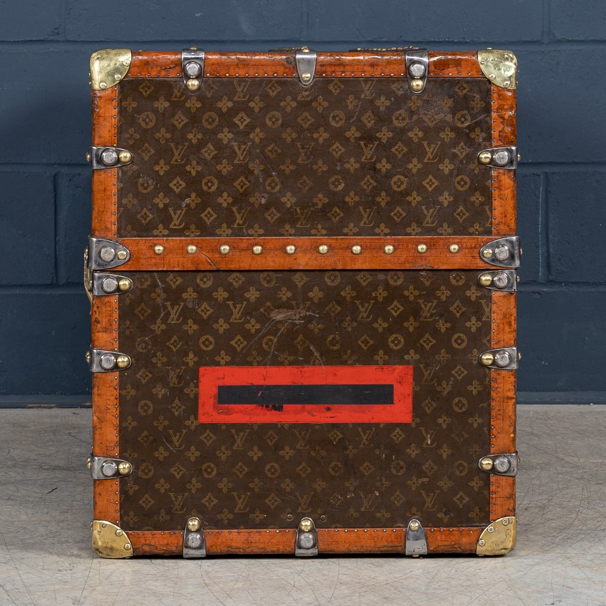 PUSHKINS.COM - B11231h - 20thC LOUIS VUITTON WARDROBE TRUNK IN MONOGRAM CANVAS, FRANCE - 09.jpg