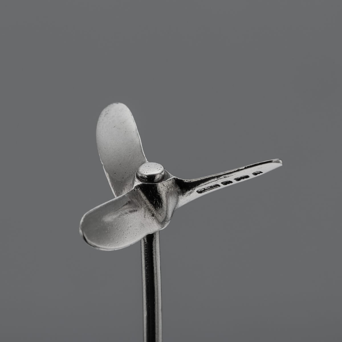 PUSHKINS.COM - J12209 - ANTIQUE 20thC ENGLISH SOLID SILVER PAIR OF NAUTICAL PROPELLER KNIFE RESTS c.1901 - 7.jpg