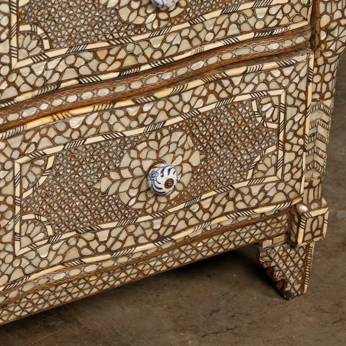 PUSHKINS.COM - D11764 - ANTIQUE 20thC SYRIAN MOTHER OF PEARL & CAMEL BONE INLAID CHEST OF DRAWERS c.1900 - 23.jpg
