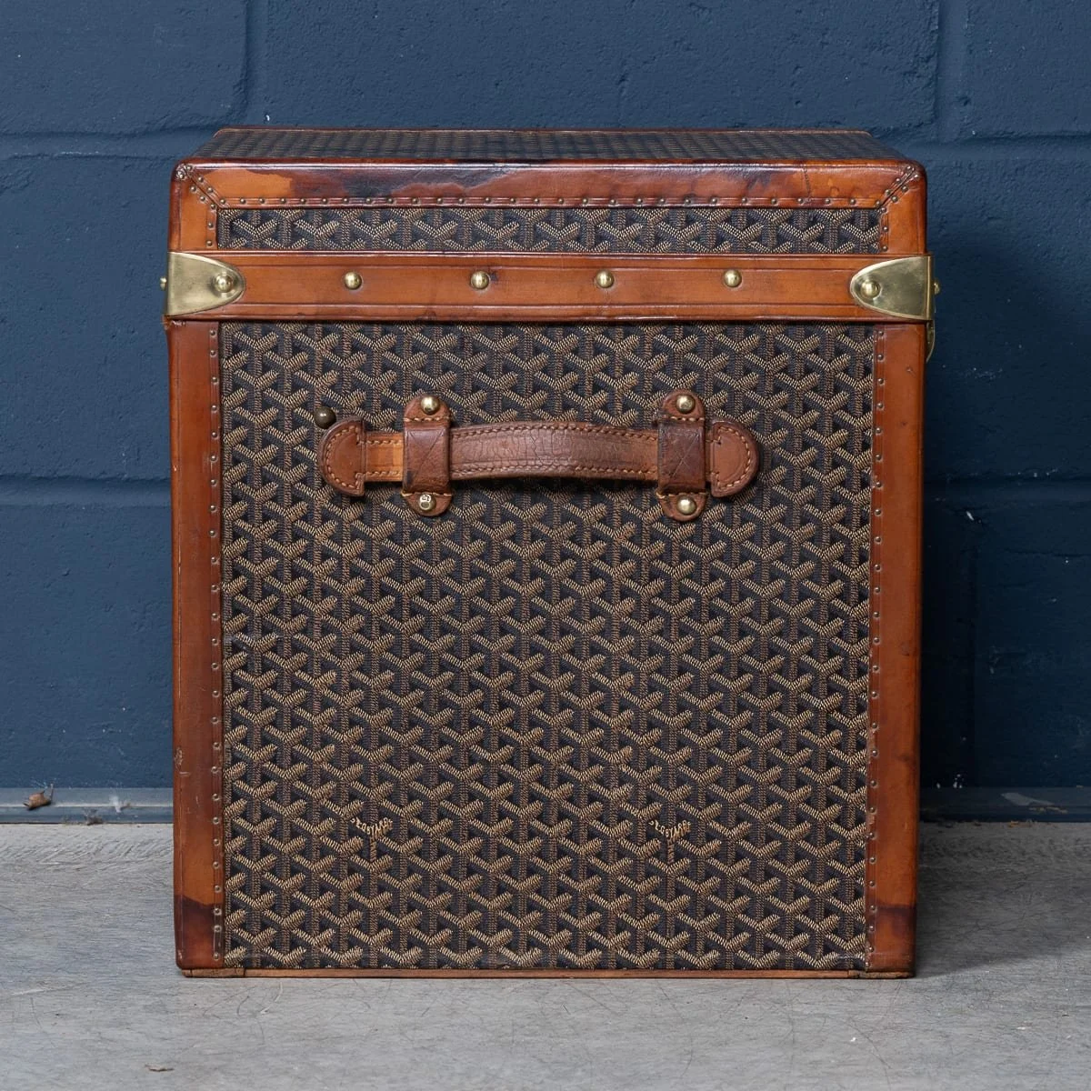 PUSHKINS.COM - B12018d - ANTIQUE 20thC FRENCH HAT TRUNK IN CHEVRON CANVAS BY GOYARD, PARIS c.1900 - 07.jpg