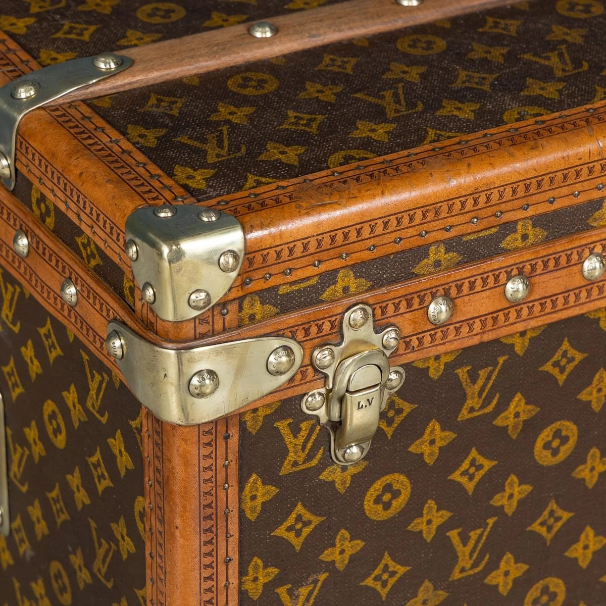PUSHKINS.COM - B12019 - ANTIQUE 20thC LOUIS VUITTON HAT TRUNK IN MONOGRAM CANVAS, FRANCE c.1910 - 21.jpg