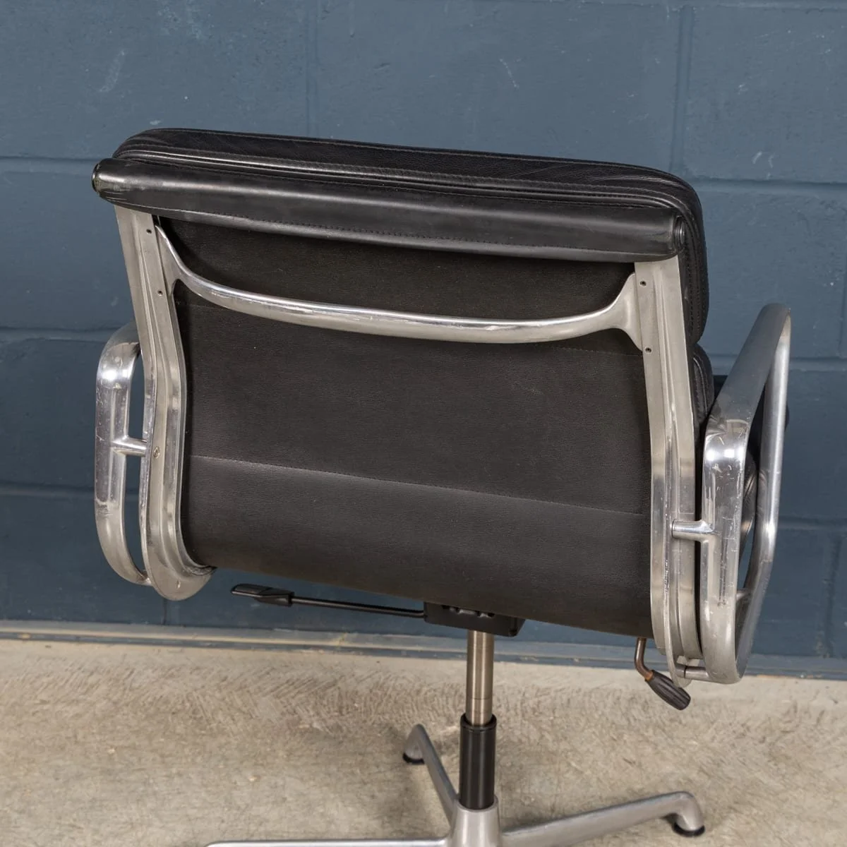PUSHKINS.COM - B12278d - VINTAGE 20thC EA217 CHAIR IN BLACK LEATHER BY CHARLES & RAY EAMES FOR ICF - 17.jpg