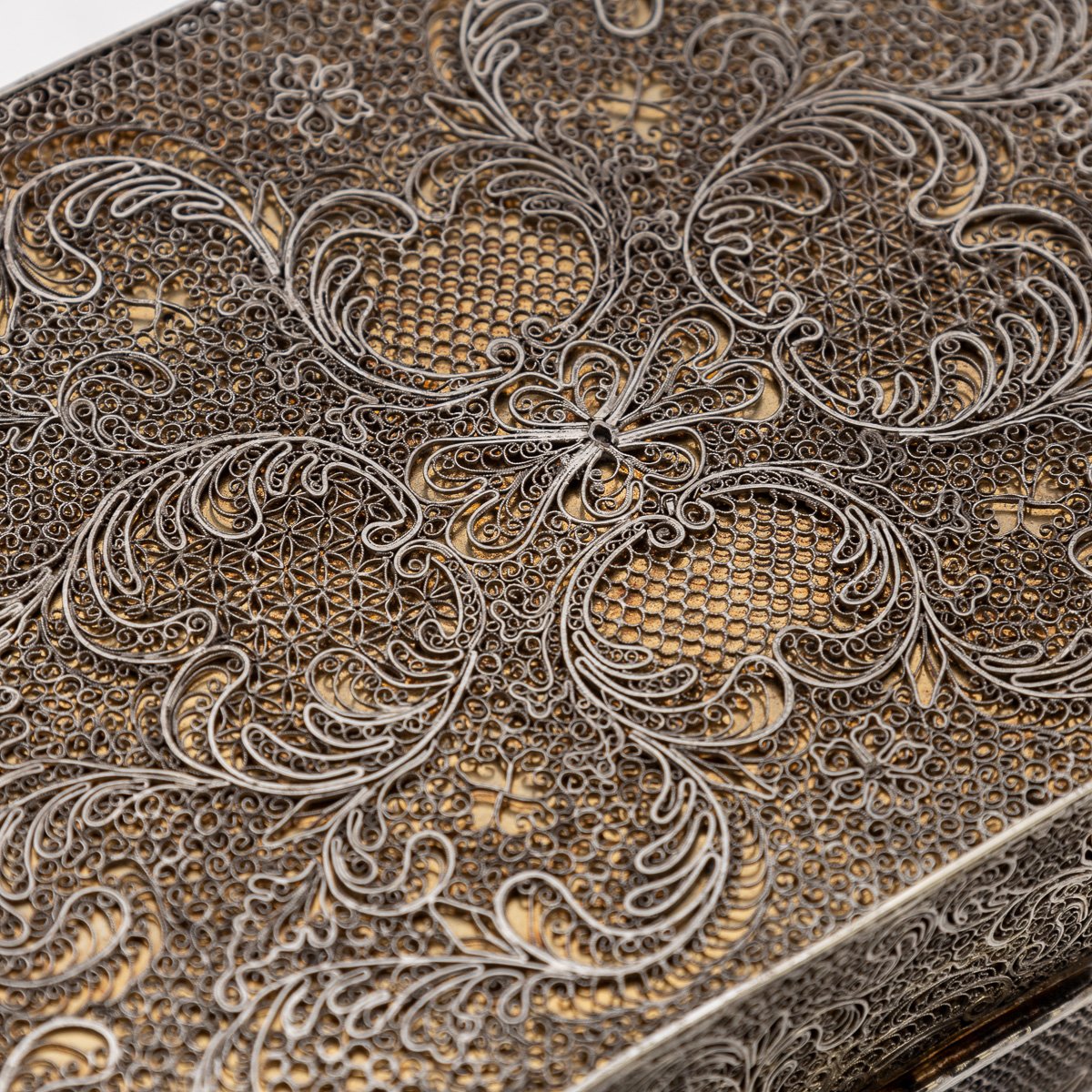 PUSHKINS.COM - J11070 - ANTIQUE 17thC INDO-PORTUGUESE SOLID SILVER FILIGREE TEA CHEST, GOA c.1680 - 18.jpg
