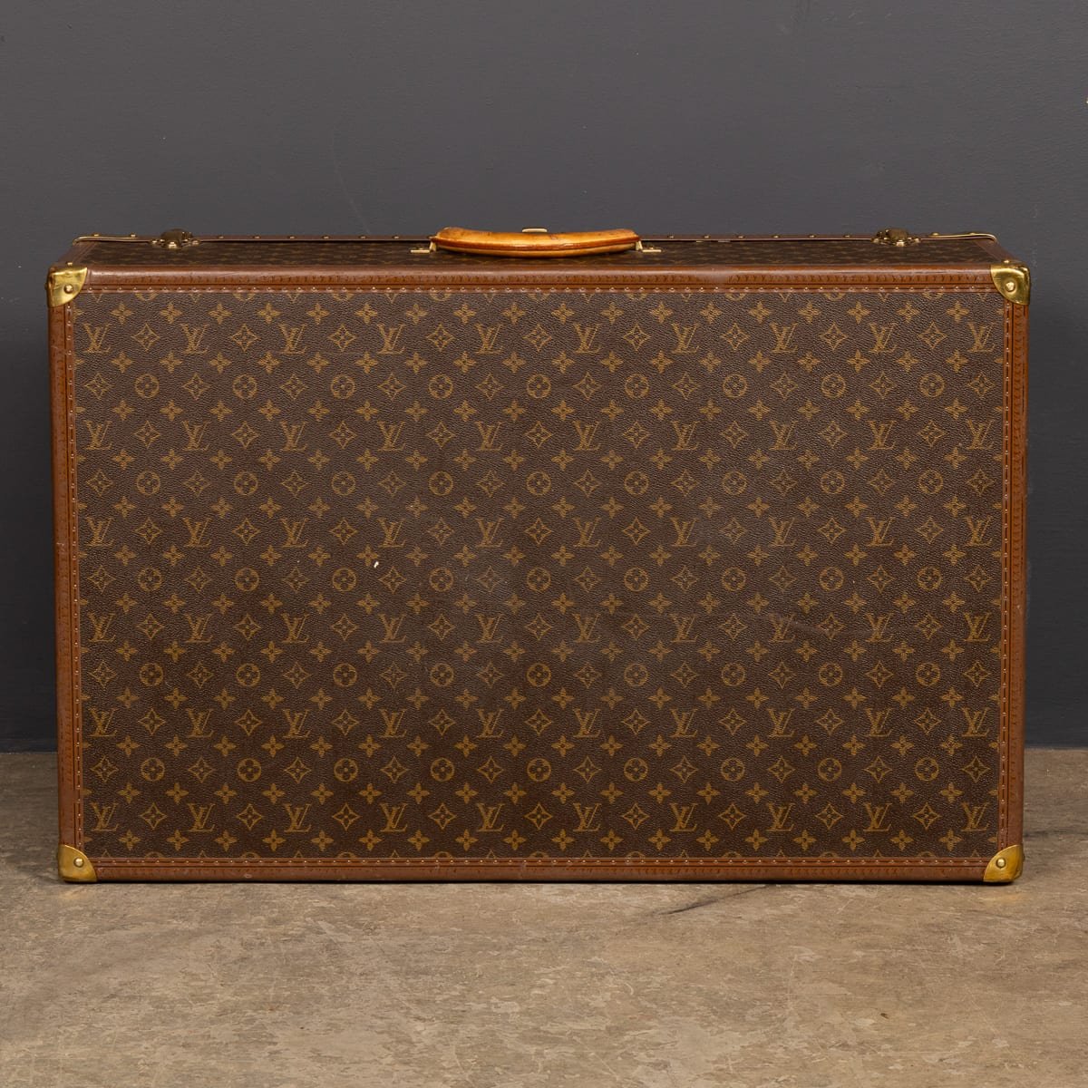 PUSHKINS.COM - Z12138 - VINTAGE 20thC LOUIS VUITTON SUITCASE IN MONOGRAM CANVAS, FRANCE - 08.jpg