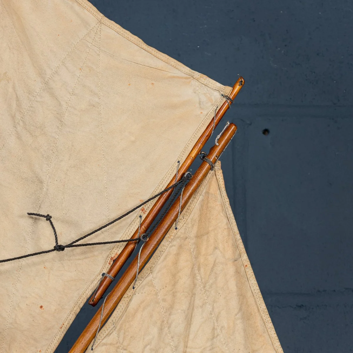 PUSHKINS.COM - B11425 - VINTAGE 20thC ENGLISH GAFF RIGGED %22J CLASS%22 POND YACHT c.1930 - 24.jpg