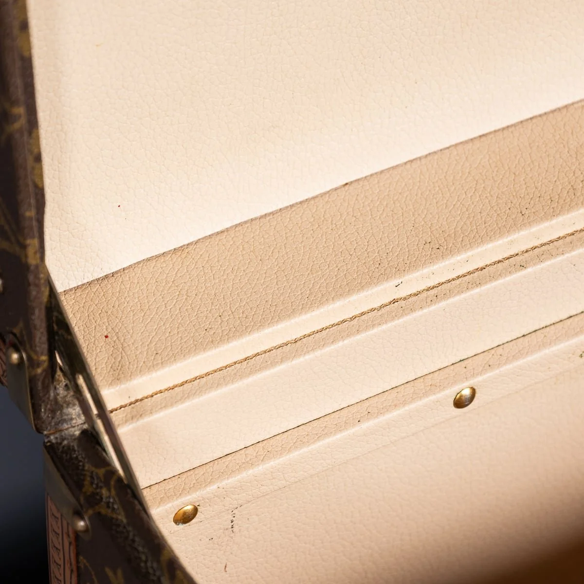 PUSHKIN'S - MID 20thC LOUIS VUITTON VANITY CASE IN MONOGRAM CANVAS, MADE IN FRANCE c.1960 - 13.jpg
