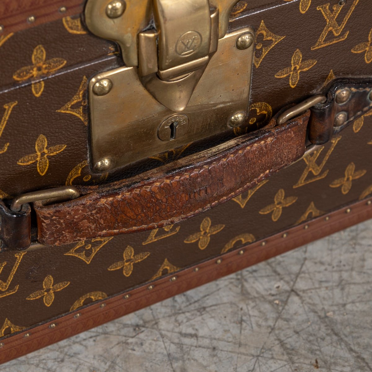 PUSHKINS.COM - B11235d - 20thC LOUIS VUITTON HAT CASE IN MONOGRAM CANVAS, CONVERTED INTO A HUMIDOR c.1950 - 19.jpg
