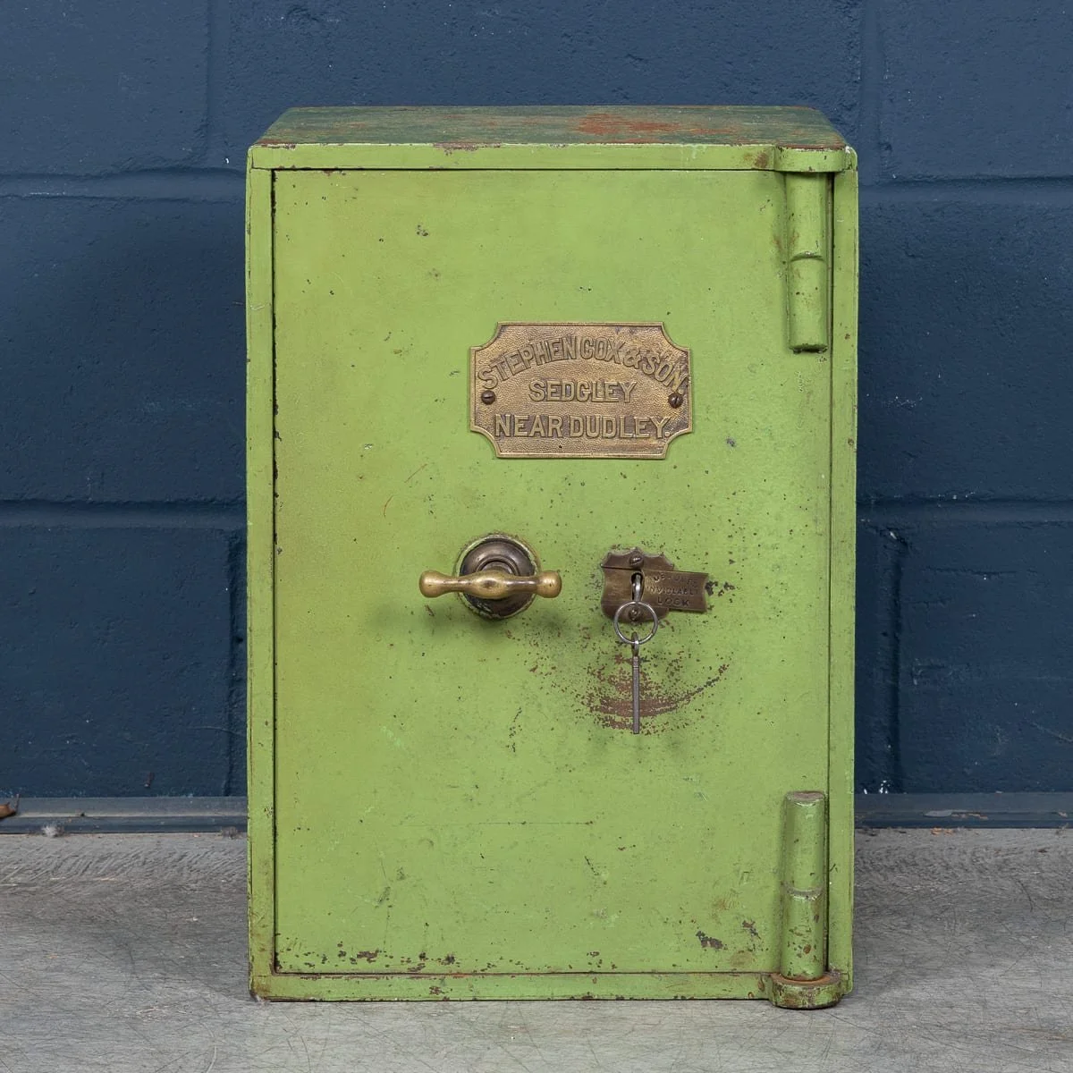 PUSHKINS.COM - B12036 - 20thC ENGLISH CAST IRON FIREPROOF SAFE BY STEPHEN COX & SON, SEDGLEY c.1930 - 04.jpg