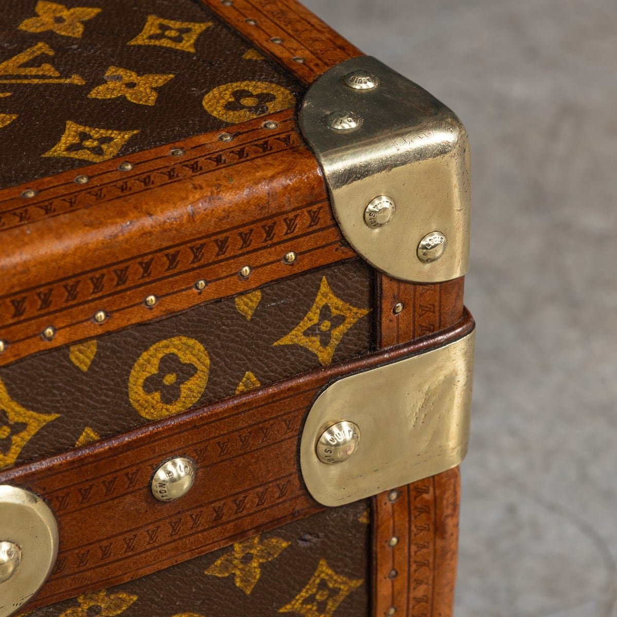 PUSHKINS.COM - B11237wd - 20thC LOUIS VUITTON ENCYCLOPEDIA BRITANNICA TRUNK IN MONOGRAM CANVAS c.1911 - 29.jpg