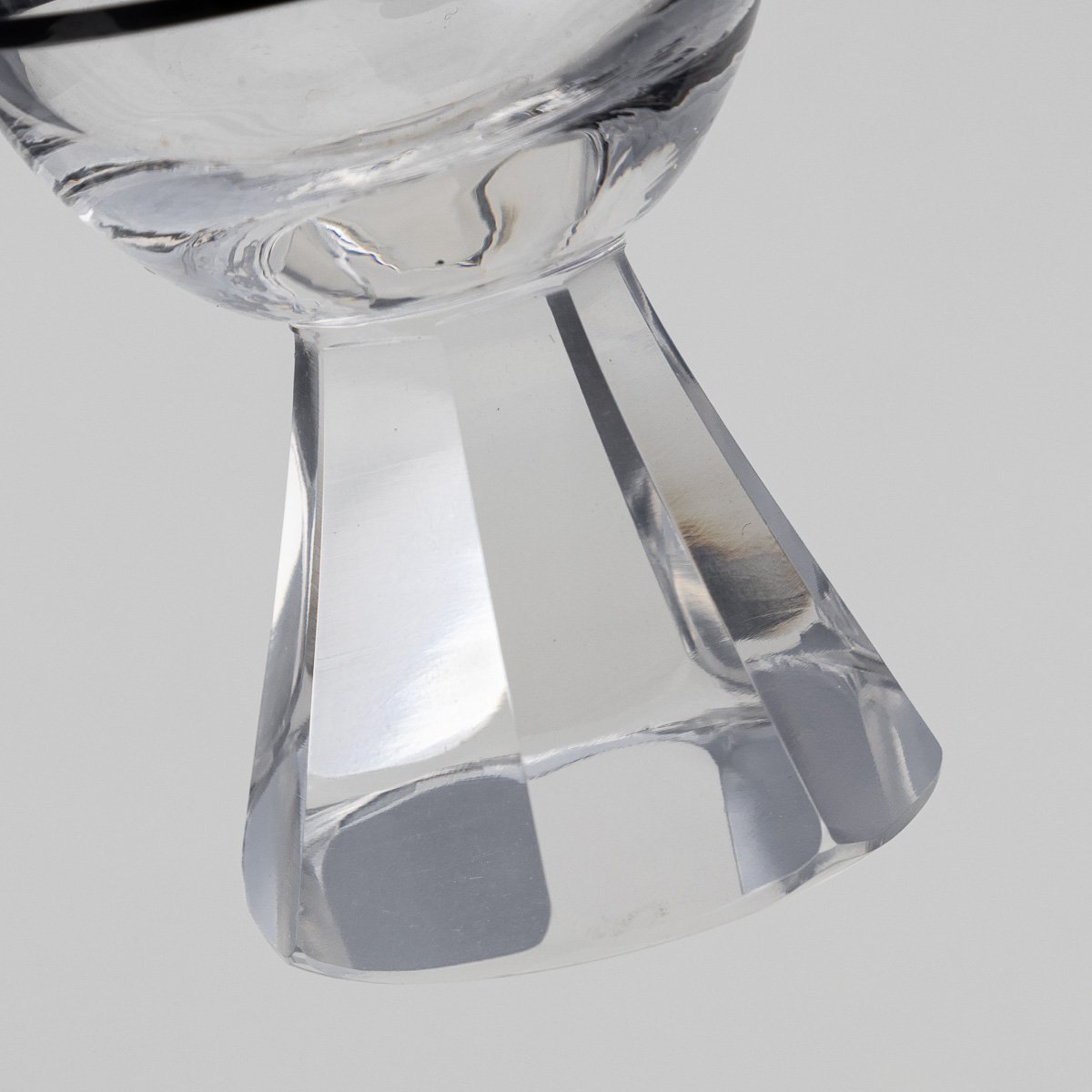 PUSHKINS.COM - D11169 - STYLISH 20thC ETCHED GLASS HORSESHOE SHAPE DECANTER & SIX GLASSES c.1950 - 21.jpg