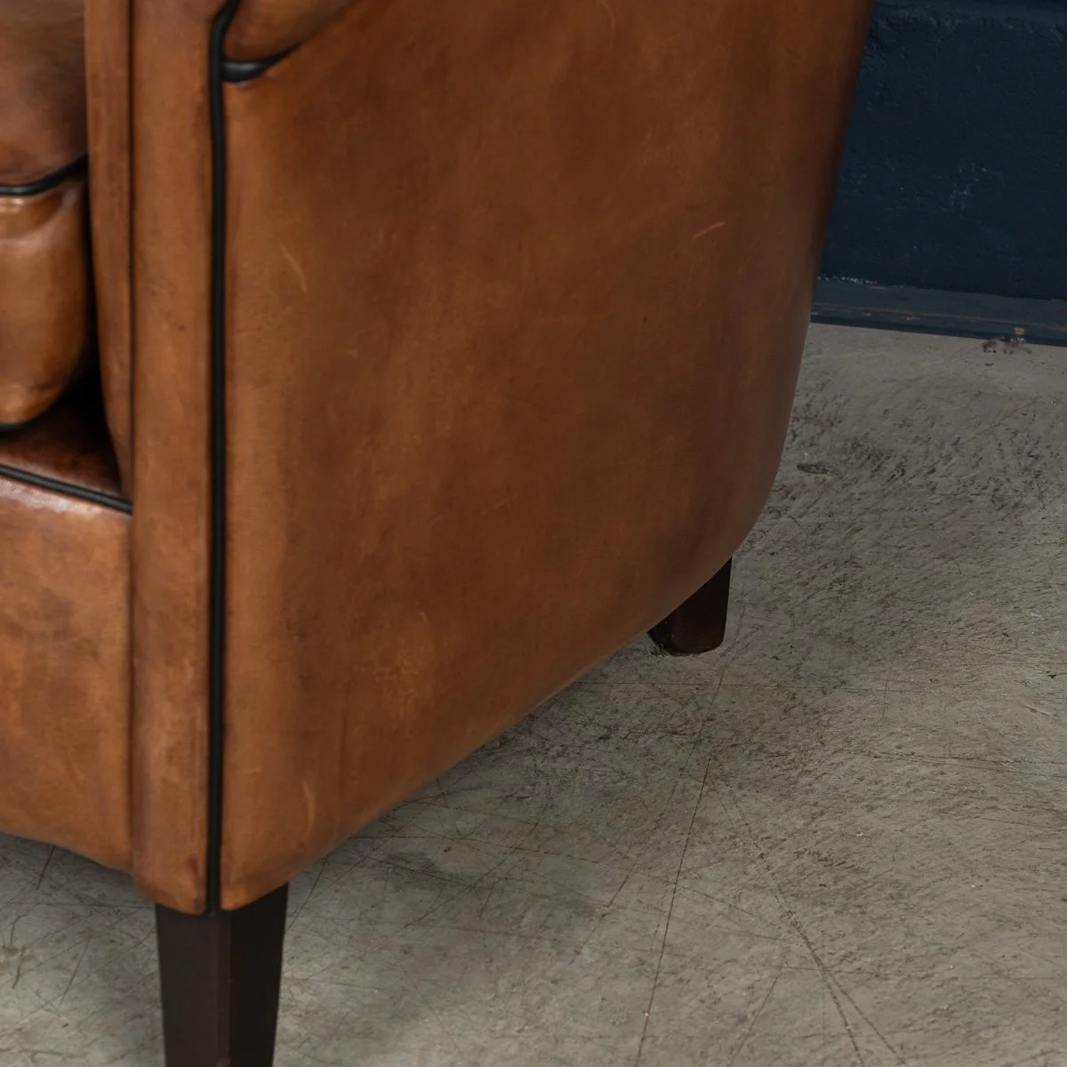 PUSHKINS.COM - B11463 - A PAIR OF 20thC DUTCH SHEEPSKIN LEATHER TUB CHAIRS - 40.jpg