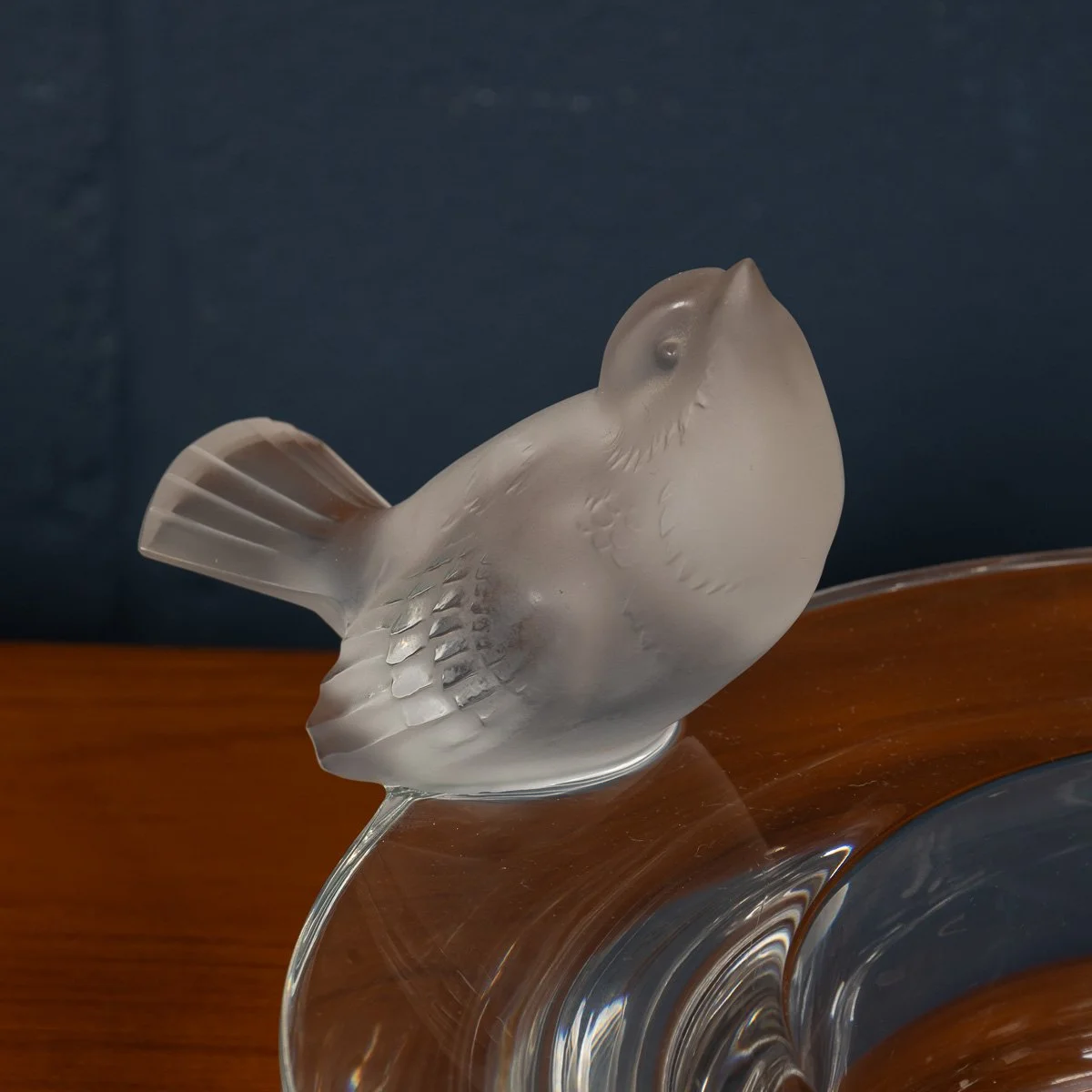 PUSHKINS.COM - B11421 - STUNNING 20thC FRENCH LALIQUE CRYSTAL BOWL %22DEUX MOINEAUX MOQUEURS%22 c.1990 - 06.jpg
