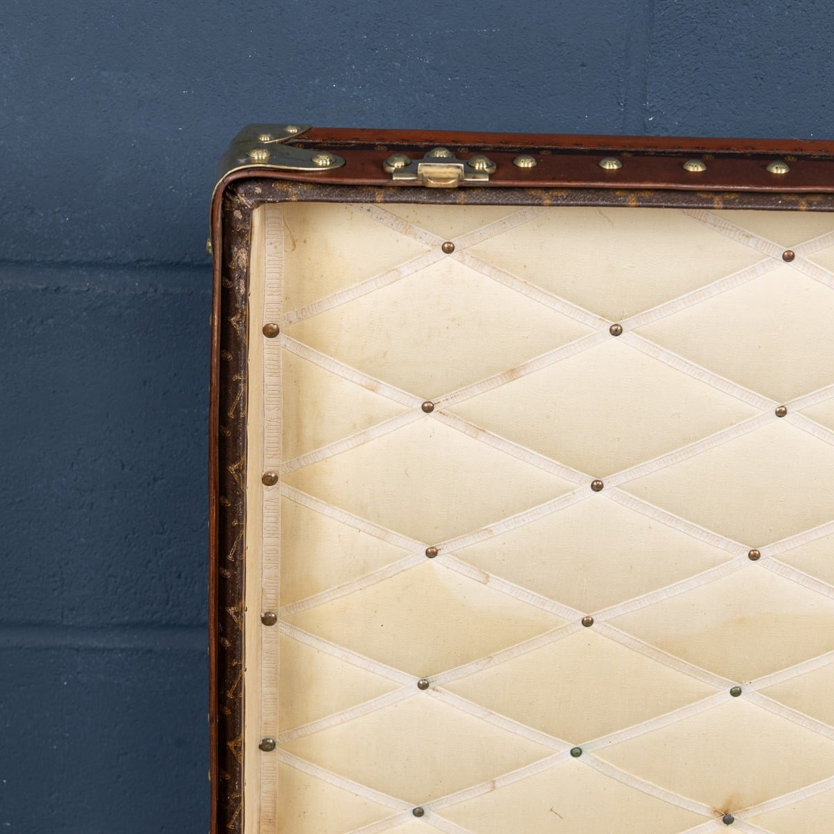PUSHKINS.COM - B11270 - 20thC LOUIS VUITTON CABIN TRUNK IN MONOGRAM CANVAS, FRANCE c.1930 - 17.jpg