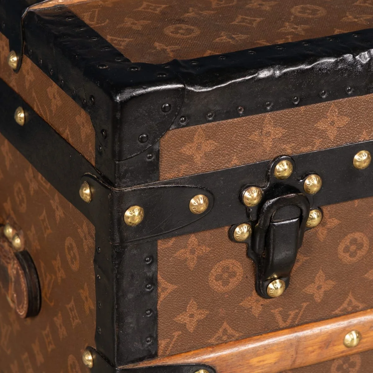 PUSHKINS.COM - B12253w - ANTIQUE 20thC LOUIS VUITTON STEAMER TRUNK IN MONOGRAM CANVAS, FRANCE c.1920 - 34.jpg