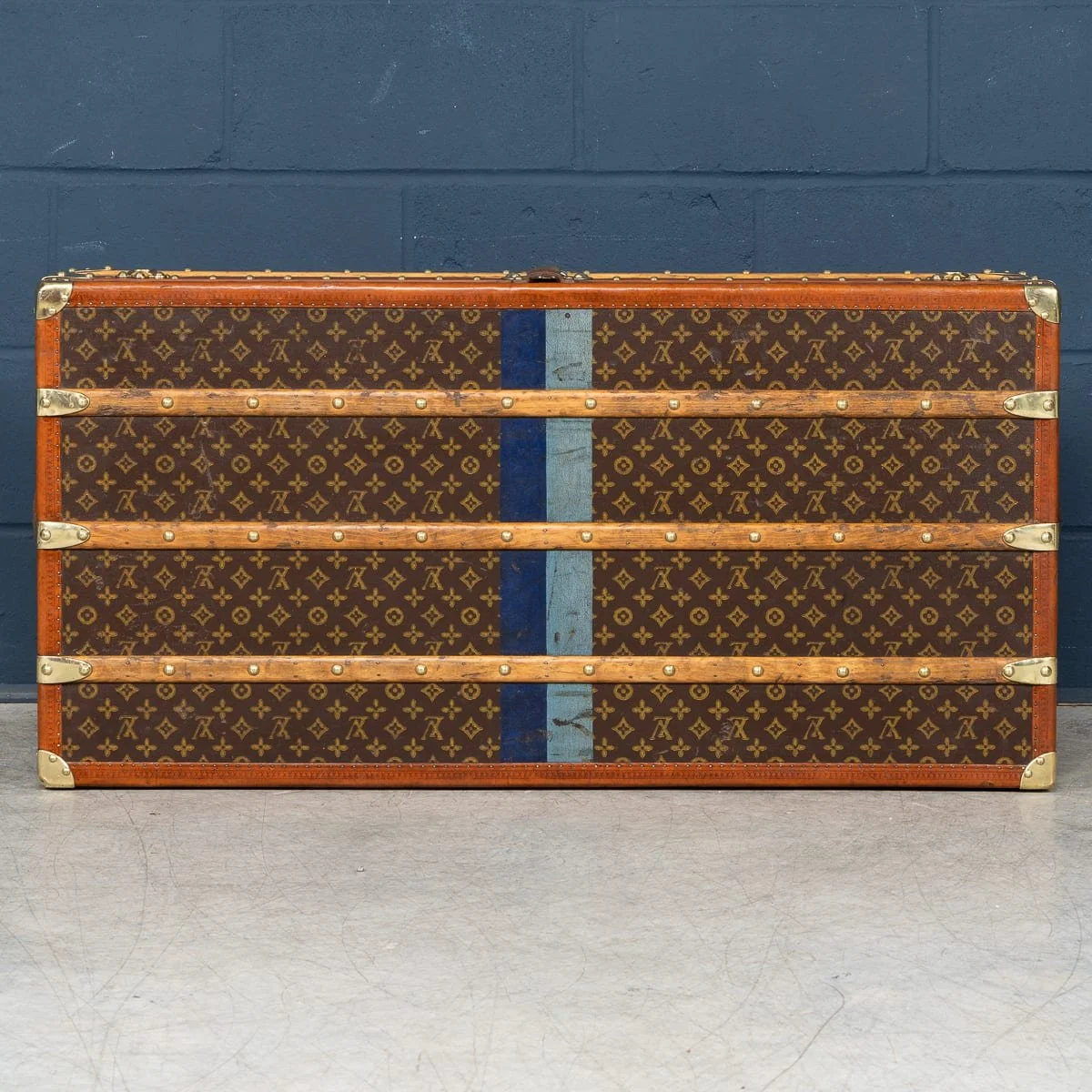 PUSHKINS.COM - B12020h - 20thC LOUIS VUITTON CABIN TRUNK IN MONOGRAM CANVAS, FRANCE c.1930 - 09.jpg