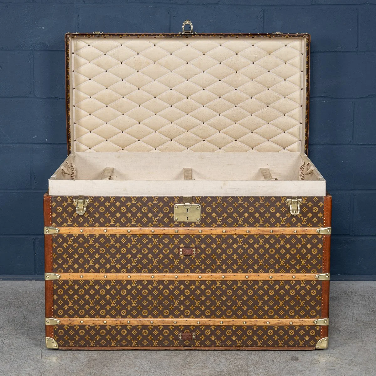 PUSHKINS.COM - B11431dw - ANTIQUE 20thC LOUIS VUITTON %22MALLE HAUTE%22 IN MONOGRAM CANVAS, FRANCE c.1920 - 10.jpg