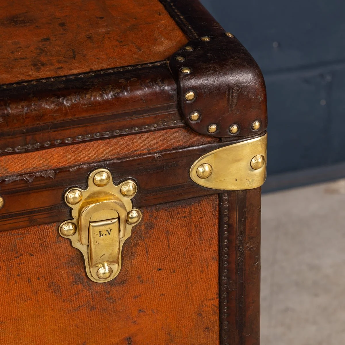 PUSHKIN'S - ANTIQUE 20thC LOUIS VUITTON %22MALLE HAUTE%22 TRUNK IN ORANGE VUITTONITE CANVAS, FRANCE c.1900 - 26.jpg