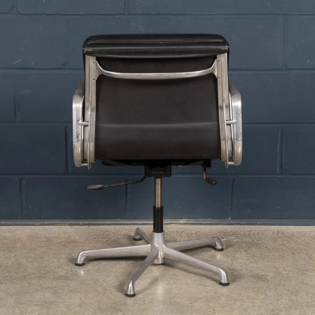 PUSHKINS.COM - B12277d - VINTAGE 20thC EA217 CHAIR IN BLACK LEATHER BY CHARLES & RAY EAMES FOR ICF - 06.jpg