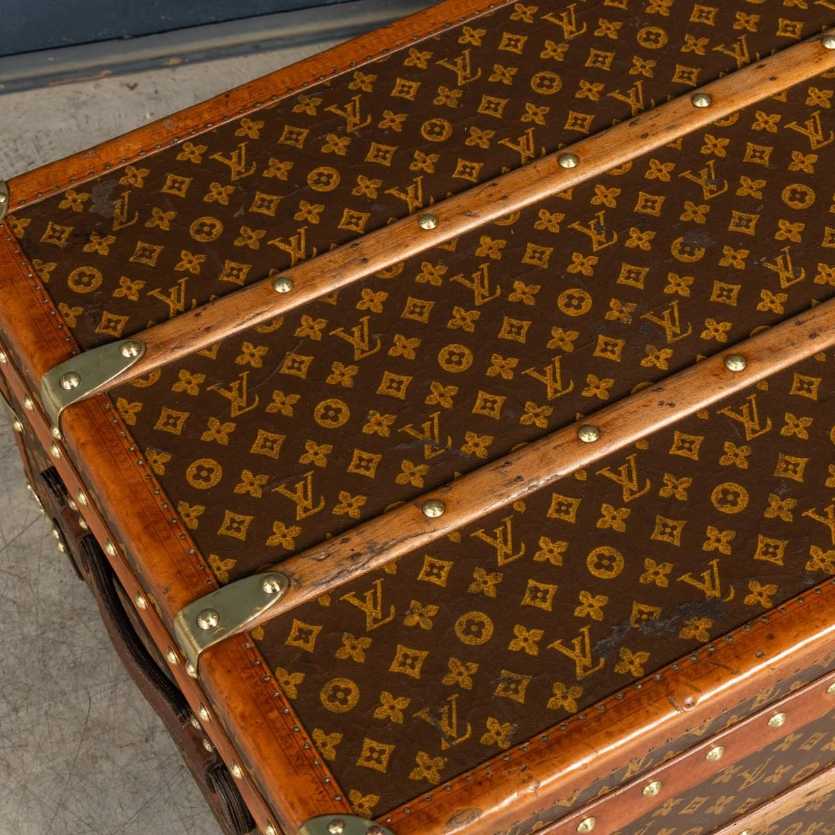 PUSHKINS.COM - B12255 - VINTAGE 20thC LOUIS VUITTON STEAMER TRUNK IN MONOGRAM CANVAS, FRANCE c.1930 - 40.jpg